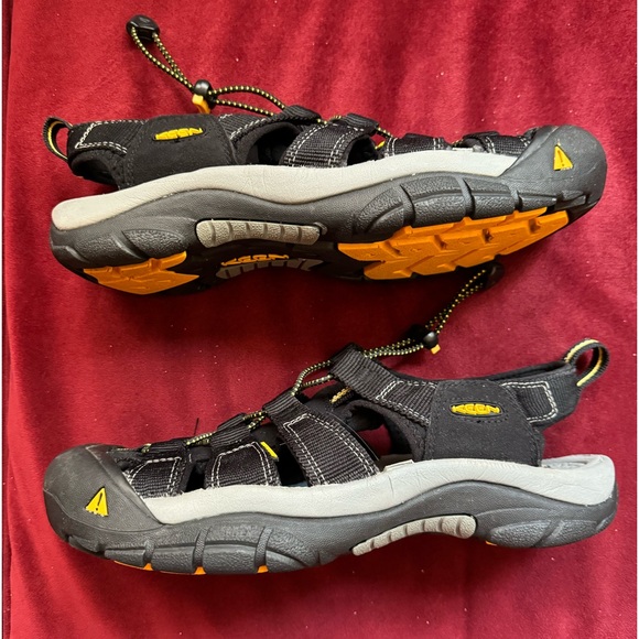 Black Keens Size 9 - worn once! - Picture 5 of 7